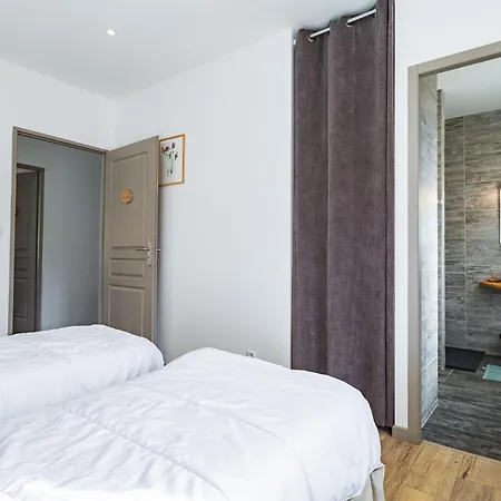 5 Chambres-5 Salles De Bains