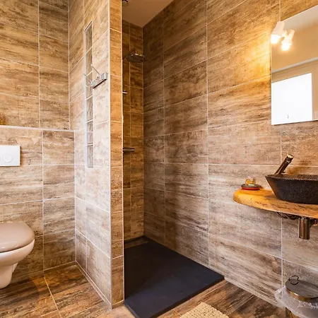 5 Chambres-5 Salles De Bains * Presles (Isere)